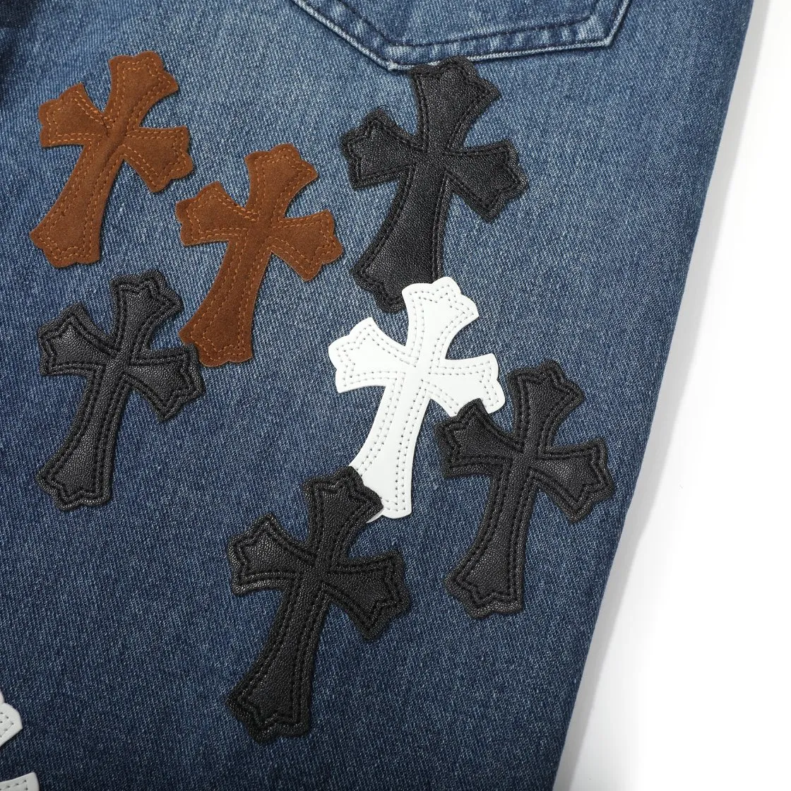 P280 (top replica) [New] Chrome Hearts Matty Boy Sex Records series limited leather multi-color high street work jeans - ch jeans need to be washed and then disassembled and hand-stitched with sheepskin cross leather and then spliced ​​to complete. The whole process is too complicated to explain. The texture can be seen in hand, and it’s all about looking good. These are the most beautiful pants in Crowe’s heart. They are made of beaded canvas fabric, and heavy washing makes the upper body of the fabric more textured, and the pants shape is tall and straight! The three-dimensional cutting of the whole trousers is a masterpiece! The hardware is customized by zp. The beaded canvas fabric is thick and soft after being washed. It has good breathability. Customized small leather label. Unique design. The details are simple and elegant, and the workmanship is exquisite. The whole trousers are neatly routed and the details are in place! It’s so cool that both men and women can easily control the trend of gender-neutral shorts!  Color: Blue Size: Corresponding sizes S-XXL, detailed sizes can be found in Figure 9